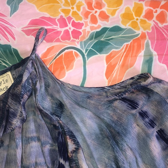 Cold shoulder top - Picture 4 of 4